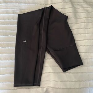 alo yoga full length airlift leggings.